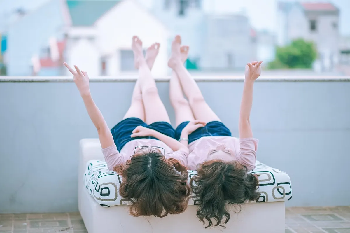 Best Outdoor Furniture Materials for a Rooftop Terrace: Teak vs Aluminum vs Rattan